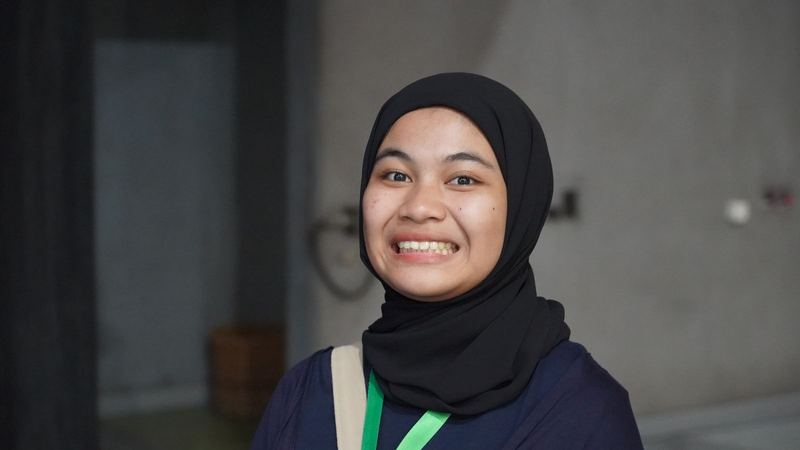 Seorang peserta tersenyum di Green Impact Days 2024